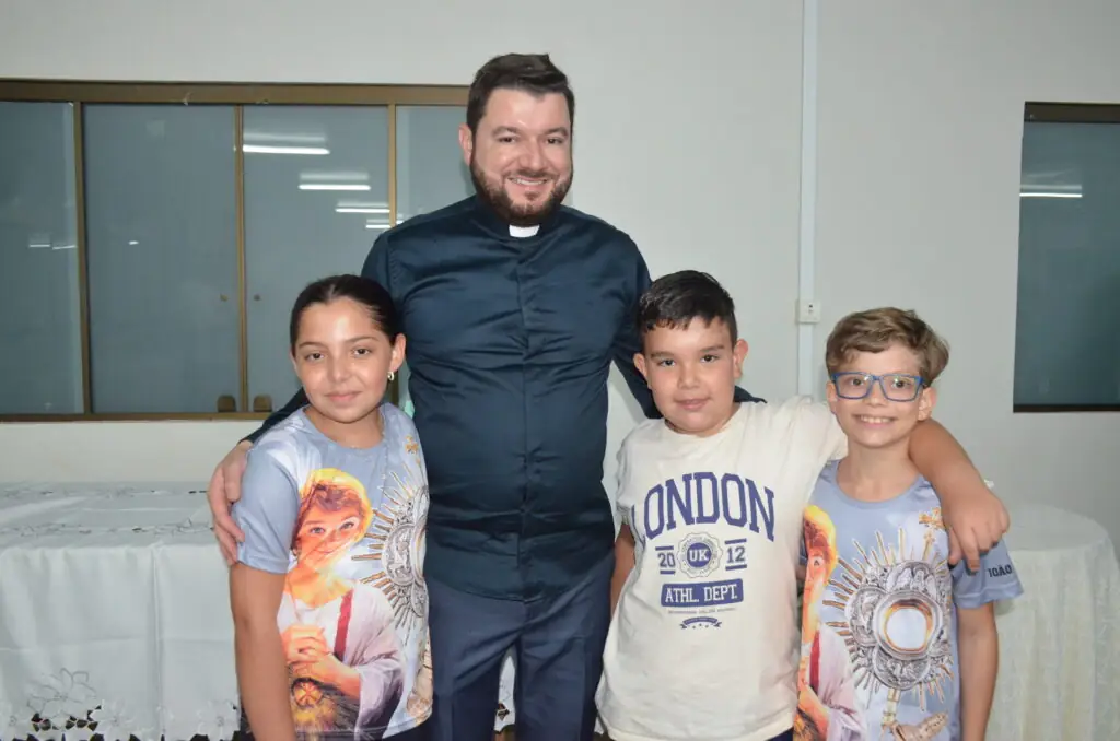 Missa em Ação de Graças e homenagens marcam os 16 anos de sacerdócio do Pe. Marcos Roberto Missa em Ação de Graças e homenagens marcam os 16 anos de sacerdócio do Pe. Marcos Roberto