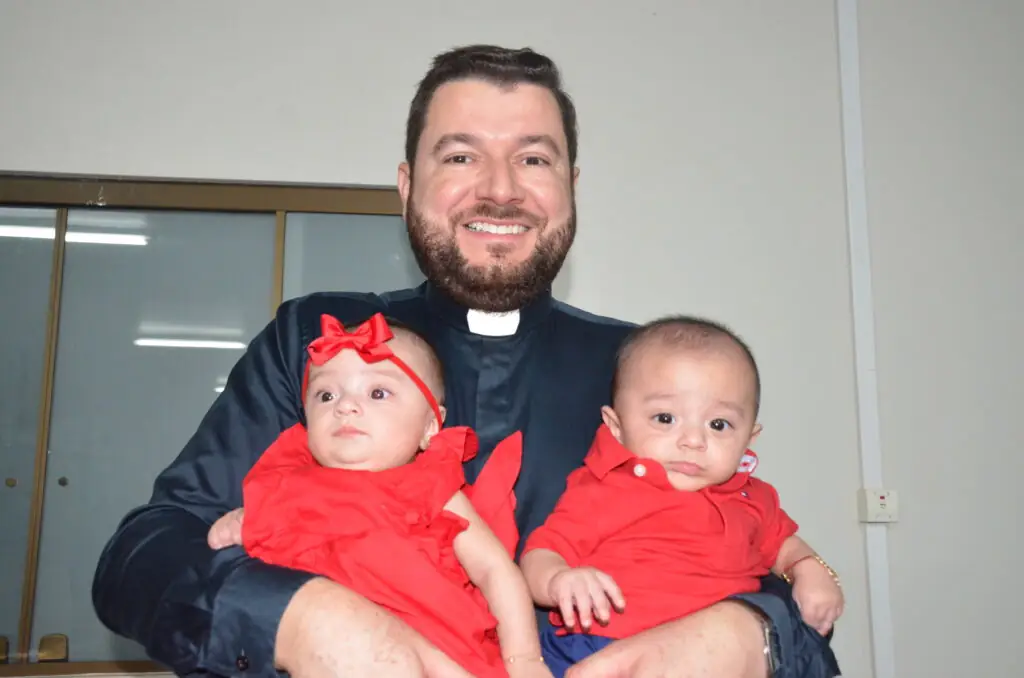 Missa em Ação de Graças e homenagens marcam os 16 anos de sacerdócio do Pe. Marcos Roberto Missa em Ação de Graças e homenagens marcam os 16 anos de sacerdócio do Pe. Marcos Roberto