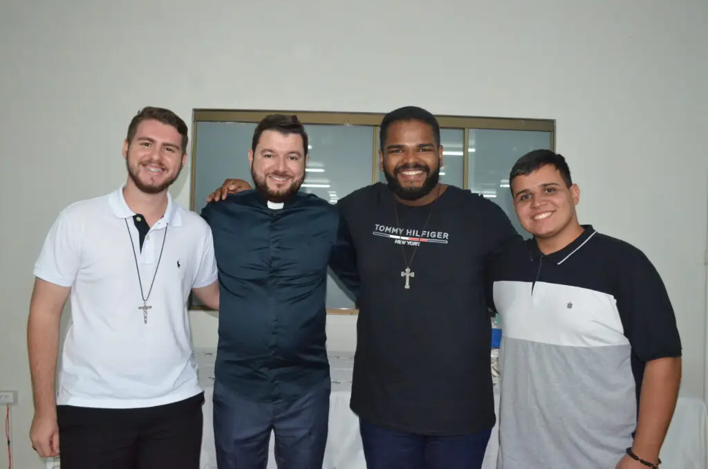 Missa em Ação de Graças e homenagens marcam os 16 anos de sacerdócio do Pe. Marcos Roberto Missa em Ação de Graças e homenagens marcam os 16 anos de sacerdócio do Pe. Marcos Roberto