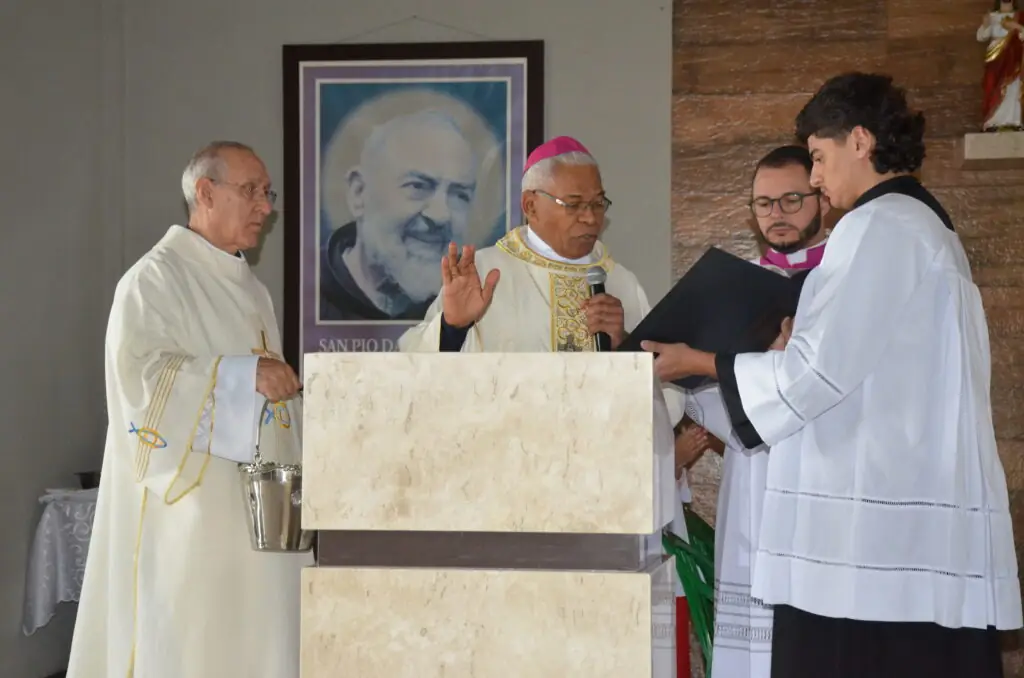 Dom Henrique preside Solenidade de Dedicação do Novo Altar do Santuário Pe. Pio