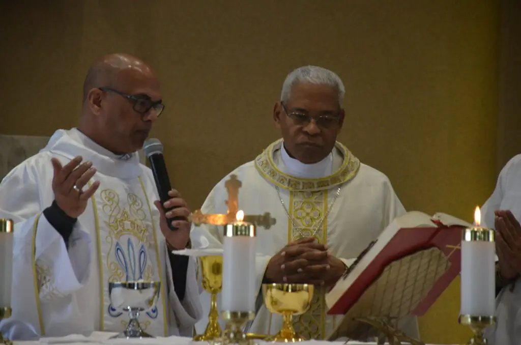 Dom Henrique preside Solenidade de Dedicação do Novo Altar do Santuário Pe. Pio