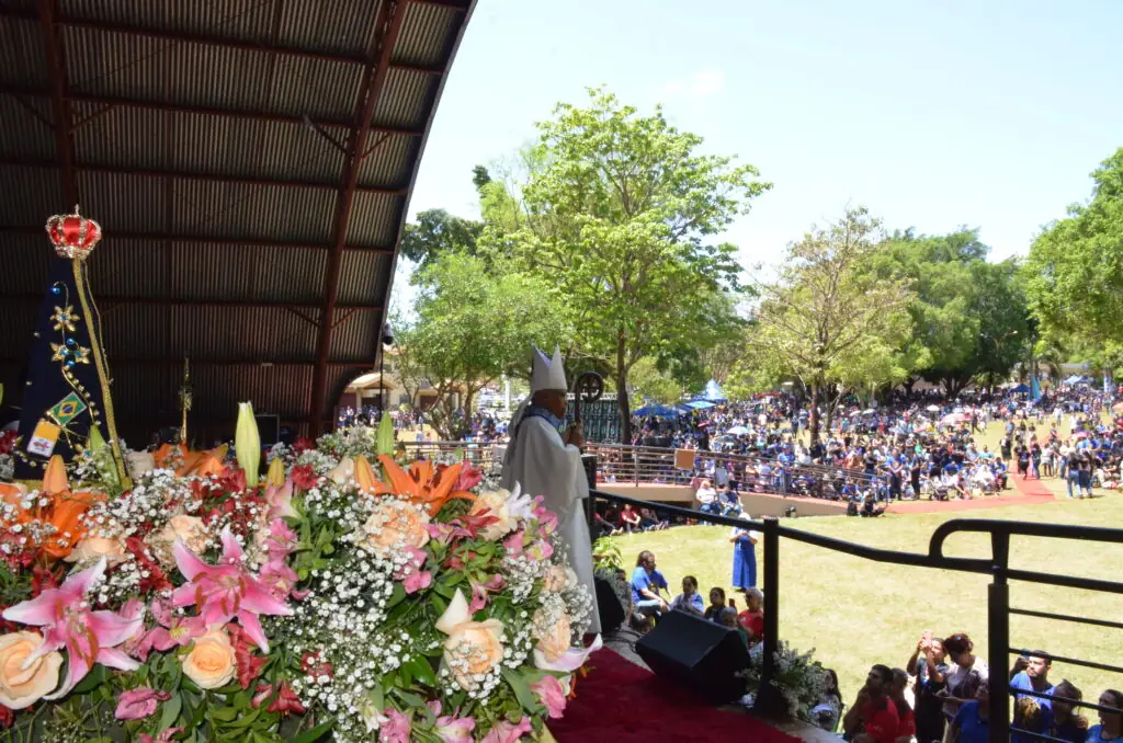 Romaria Diocesana de Nossa Senhora Aparecida reúne uma multidão de fiéis no Santuário Diocesano Romaria Diocesana de Nossa Senhora Aparecida reúne uma multidão de fiéis no Santuário Diocesano
