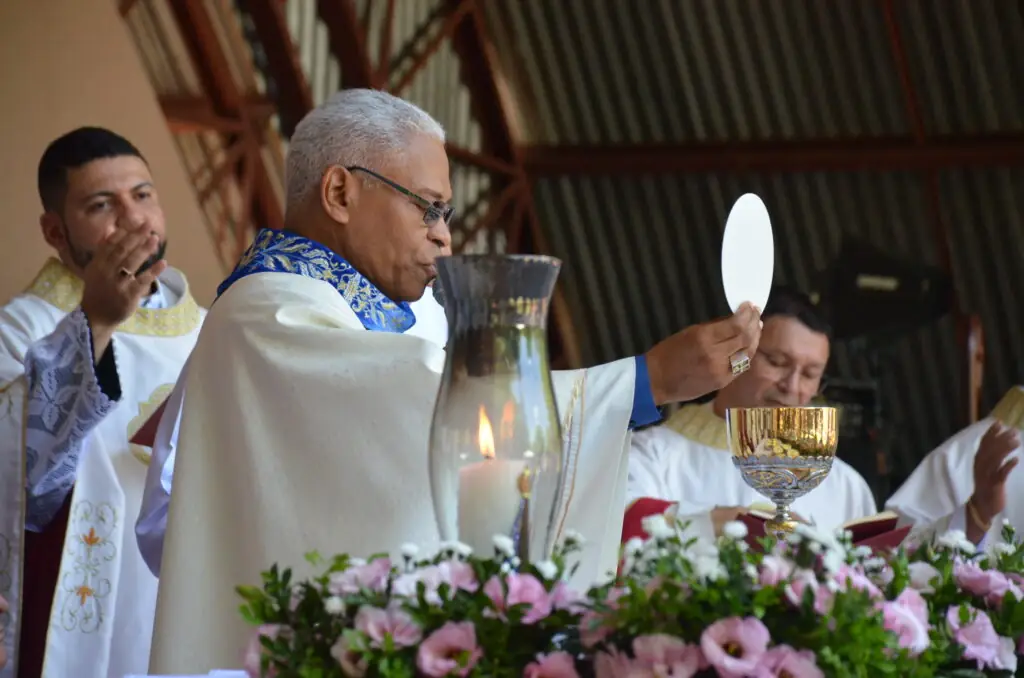 Romaria Diocesana de Nossa Senhora Aparecida reúne uma multidão de fiéis no Santuário Diocesano Romaria Diocesana de Nossa Senhora Aparecida reúne uma multidão de fiéis no Santuário Diocesano