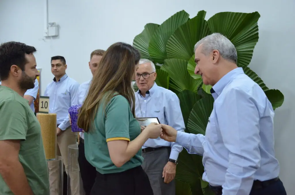 Tempo de Casa: COAMO presta homenagem aos seus funcionários Tempo de Casa: COAMO presta homenagem aos seus funcionários