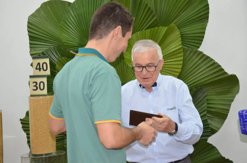 Tempo de Casa: COAMO presta homenagem aos seus funcionários Tempo de Casa: COAMO presta homenagem aos seus funcionários