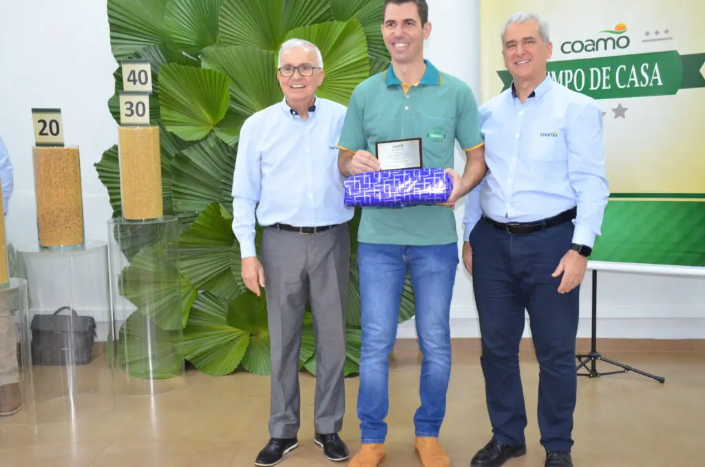 Tempo de Casa: COAMO presta homenagem aos seus funcionários Tempo de Casa: COAMO presta homenagem aos seus funcionários