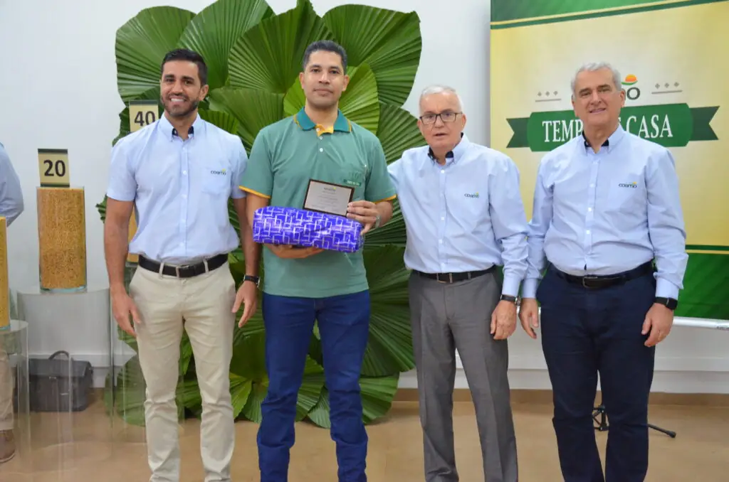 Tempo de Casa: COAMO presta homenagem aos seus funcionários Tempo de Casa: COAMO presta homenagem aos seus funcionários