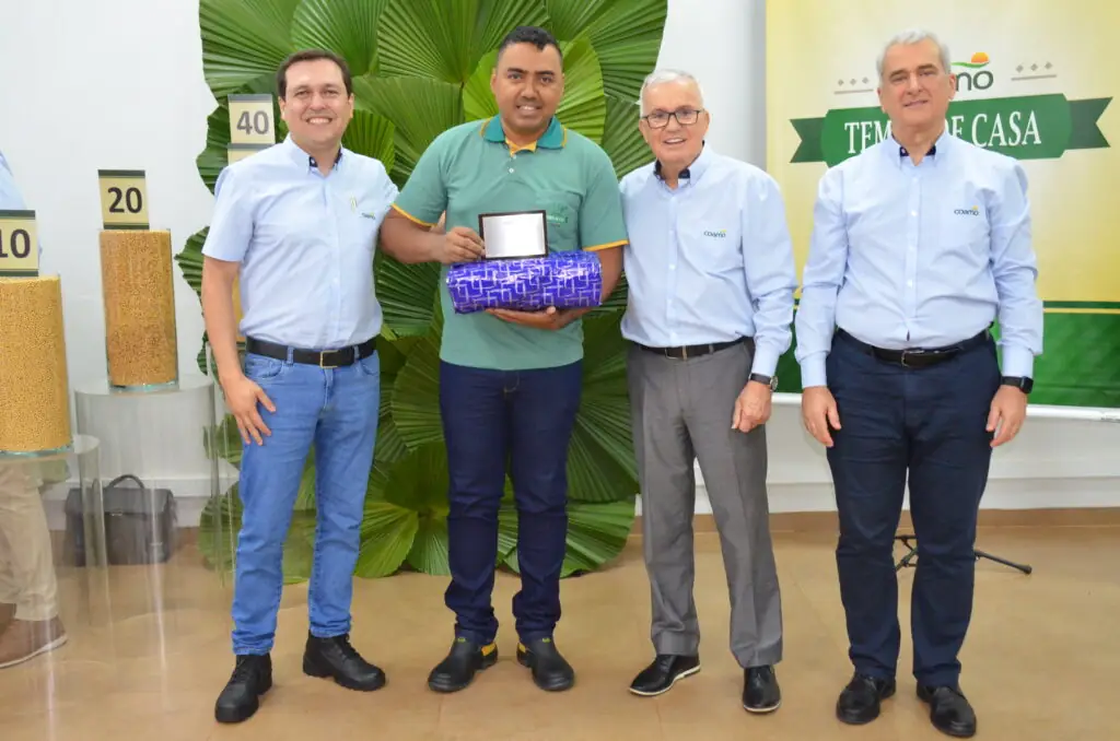 Tempo de Casa: COAMO presta homenagem aos seus funcionários Tempo de Casa: COAMO presta homenagem aos seus funcionários
