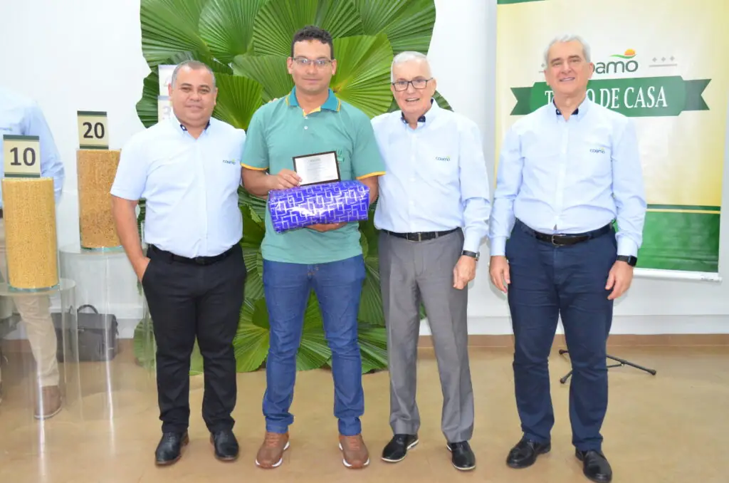 Tempo de Casa: COAMO presta homenagem aos seus funcionários Tempo de Casa: COAMO presta homenagem aos seus funcionários