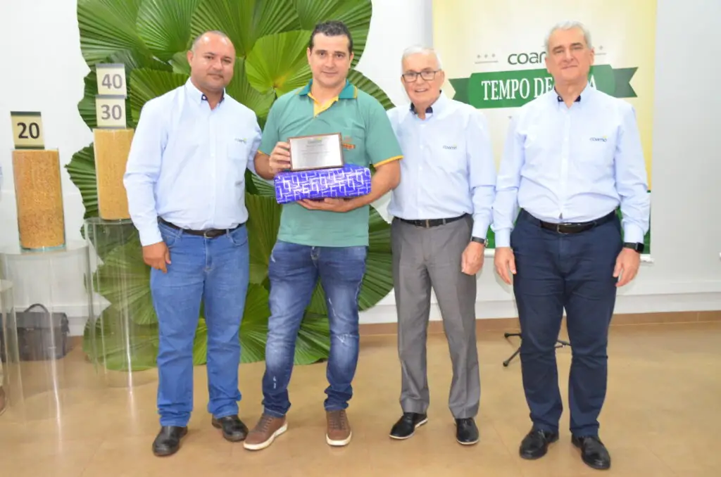 Tempo de Casa: COAMO presta homenagem aos seus funcionários Tempo de Casa: COAMO presta homenagem aos seus funcionários