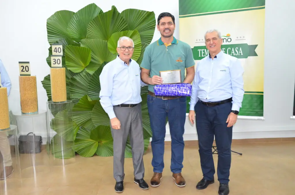 Tempo de Casa: COAMO presta homenagem aos seus funcionários Tempo de Casa: COAMO presta homenagem aos seus funcionários