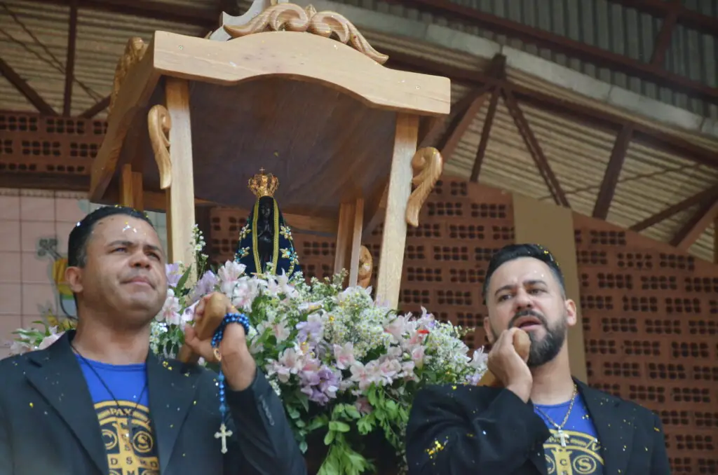 Romaria Diocesana de Nossa Senhora Aparecida reúne uma multidão de fiéis no Santuário Diocesano Romaria Diocesana de Nossa Senhora Aparecida reúne uma multidão de fiéis no Santuário Diocesano