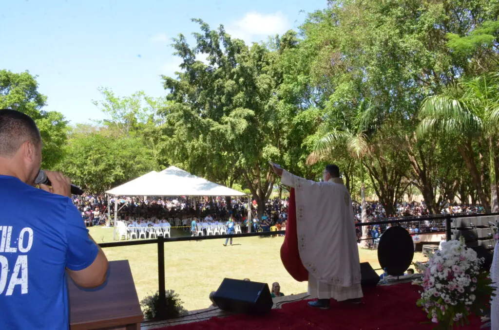 Romaria Diocesana de Nossa Senhora Aparecida reúne uma multidão de fiéis no Santuário Diocesano Romaria Diocesana de Nossa Senhora Aparecida reúne uma multidão de fiéis no Santuário Diocesano