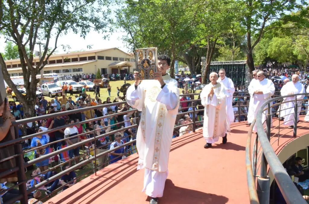 Romaria Diocesana de Nossa Senhora Aparecida reúne uma multidão de fiéis no Santuário Diocesano Romaria Diocesana de Nossa Senhora Aparecida reúne uma multidão de fiéis no Santuário Diocesano