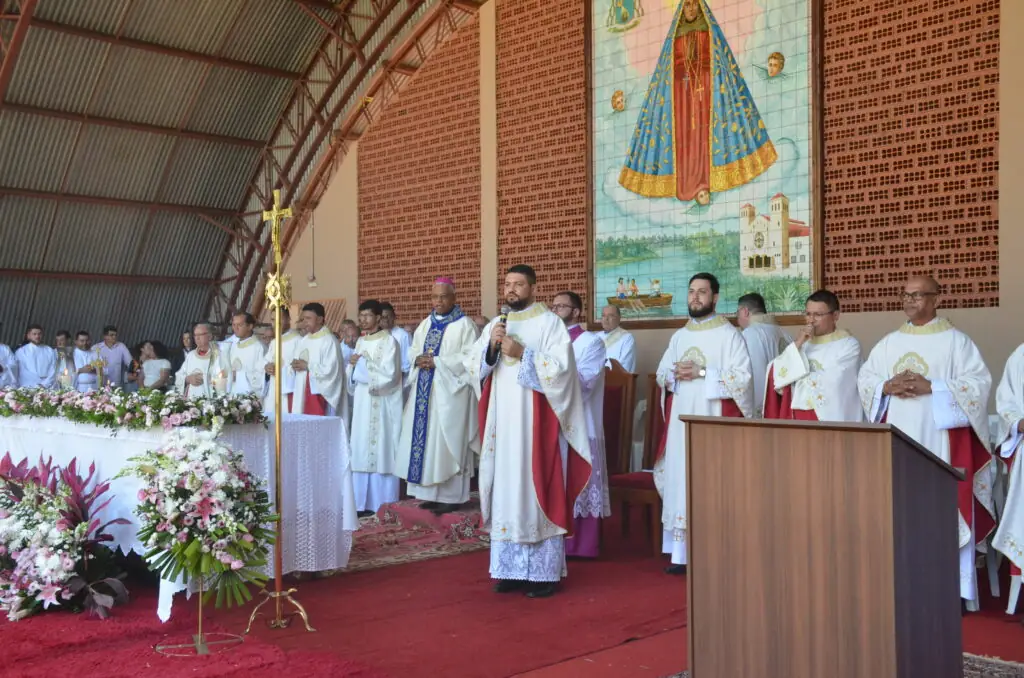 Romaria Diocesana de Nossa Senhora Aparecida reúne uma multidão de fiéis no Santuário Diocesano Romaria Diocesana de Nossa Senhora Aparecida reúne uma multidão de fiéis no Santuário Diocesano