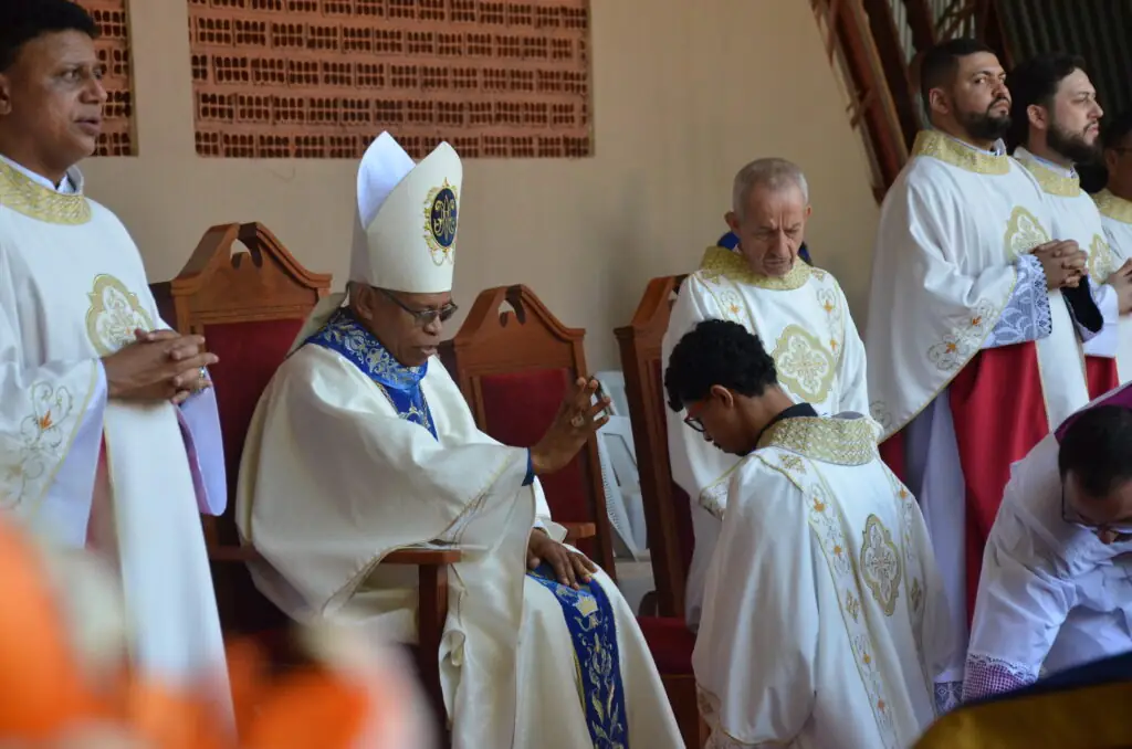 Romaria Diocesana de Nossa Senhora Aparecida reúne uma multidão de fiéis no Santuário Diocesano Romaria Diocesana de Nossa Senhora Aparecida reúne uma multidão de fiéis no Santuário Diocesano