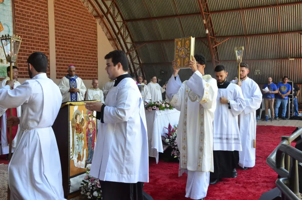Romaria Diocesana de Nossa Senhora Aparecida reúne uma multidão de fiéis no Santuário Diocesano Romaria Diocesana de Nossa Senhora Aparecida reúne uma multidão de fiéis no Santuário Diocesano