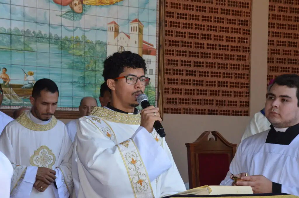 Romaria Diocesana de Nossa Senhora Aparecida reúne uma multidão de fiéis no Santuário Diocesano Romaria Diocesana de Nossa Senhora Aparecida reúne uma multidão de fiéis no Santuário Diocesano