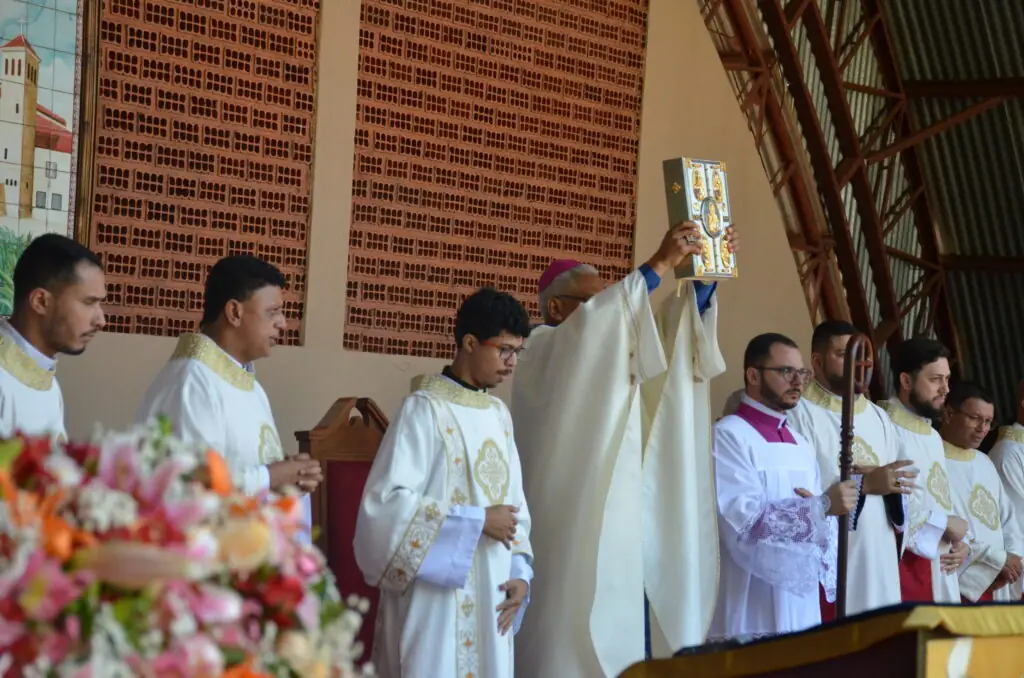 Romaria Diocesana de Nossa Senhora Aparecida reúne uma multidão de fiéis no Santuário Diocesano Romaria Diocesana de Nossa Senhora Aparecida reúne uma multidão de fiéis no Santuário Diocesano