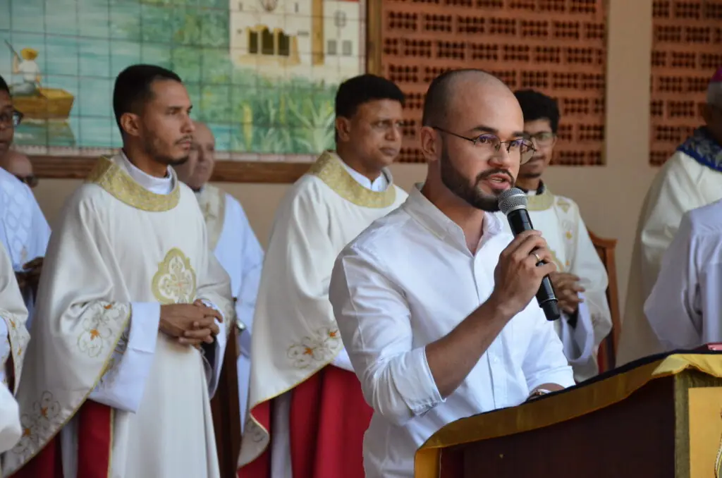Romaria Diocesana de Nossa Senhora Aparecida reúne uma multidão de fiéis no Santuário Diocesano Romaria Diocesana de Nossa Senhora Aparecida reúne uma multidão de fiéis no Santuário Diocesano