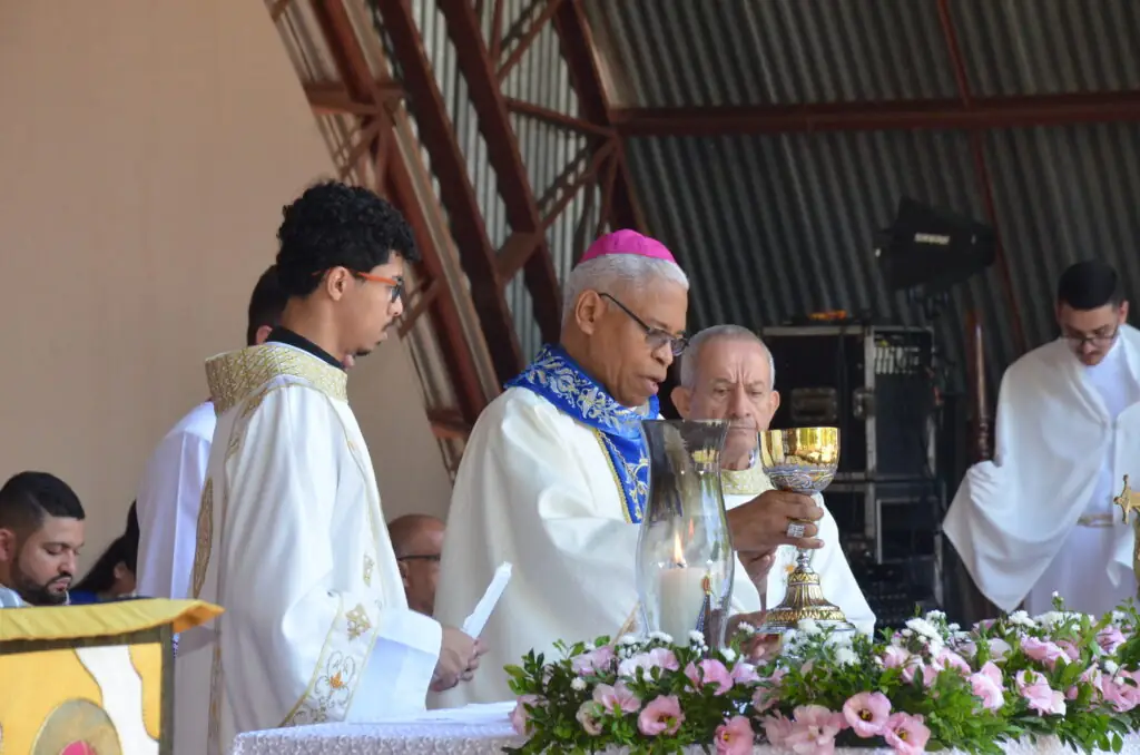 Romaria Diocesana de Nossa Senhora Aparecida reúne uma multidão de fiéis no Santuário Diocesano Romaria Diocesana de Nossa Senhora Aparecida reúne uma multidão de fiéis no Santuário Diocesano