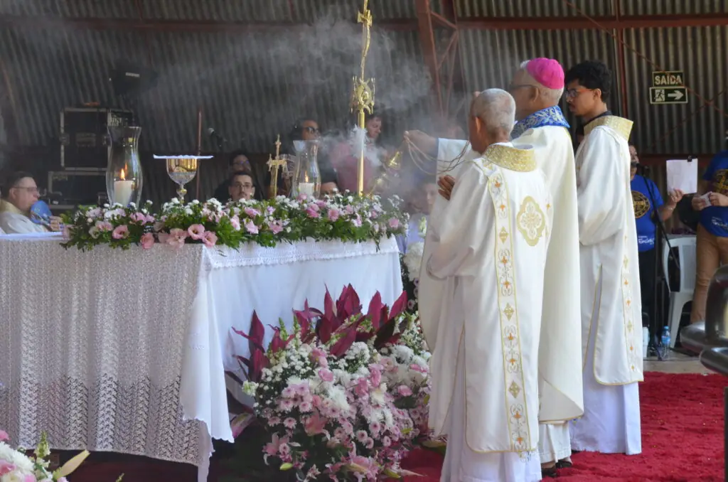 Romaria Diocesana de Nossa Senhora Aparecida reúne uma multidão de fiéis no Santuário Diocesano Romaria Diocesana de Nossa Senhora Aparecida reúne uma multidão de fiéis no Santuário Diocesano
