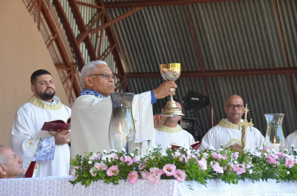 Romaria Diocesana de Nossa Senhora Aparecida reúne uma multidão de fiéis no Santuário Diocesano Romaria Diocesana de Nossa Senhora Aparecida reúne uma multidão de fiéis no Santuário Diocesano