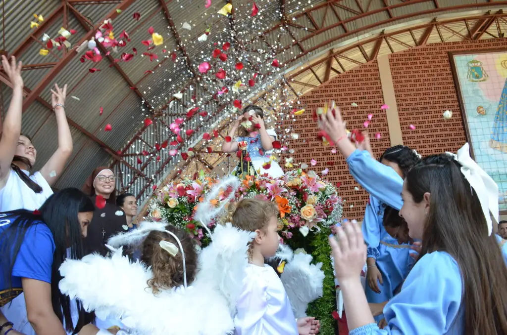 Romaria Diocesana de Nossa Senhora Aparecida reúne uma multidão de fiéis no Santuário Diocesano Romaria Diocesana de Nossa Senhora Aparecida reúne uma multidão de fiéis no Santuário Diocesano