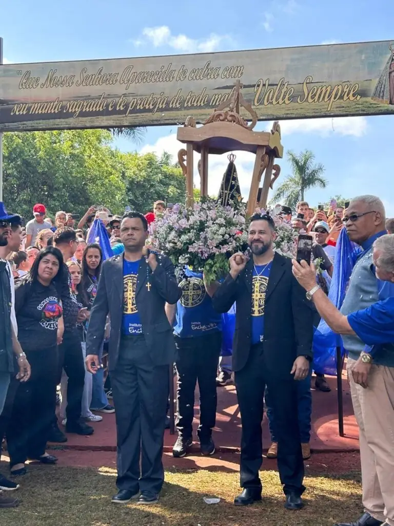 Romaria Diocesana de Nossa Senhora Aparecida reúne uma multidão de fiéis no Santuário Diocesano Romaria Diocesana de Nossa Senhora Aparecida reúne uma multidão de fiéis no Santuário Diocesano