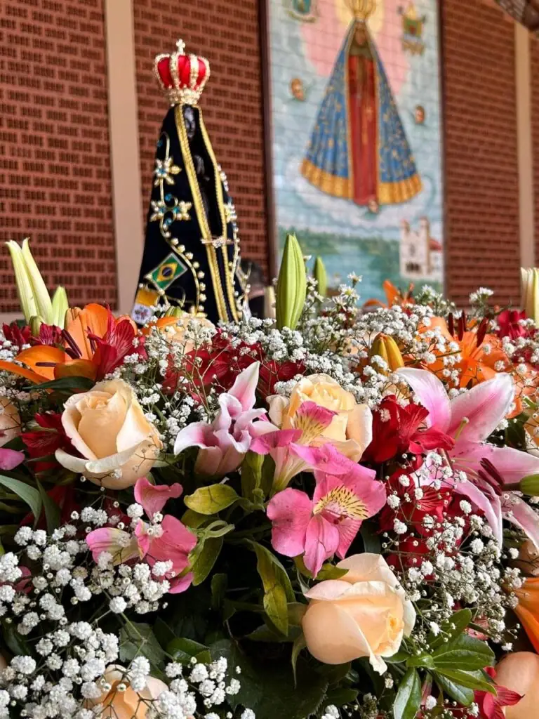 Romaria Diocesana de Nossa Senhora Aparecida reúne uma multidão de fiéis no Santuário Diocesano Romaria Diocesana de Nossa Senhora Aparecida reúne uma multidão de fiéis no Santuário Diocesano