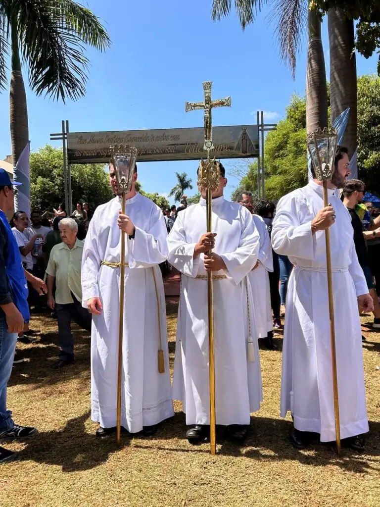Romaria Diocesana de Nossa Senhora Aparecida reúne uma multidão de fiéis no Santuário Diocesano Romaria Diocesana de Nossa Senhora Aparecida reúne uma multidão de fiéis no Santuário Diocesano