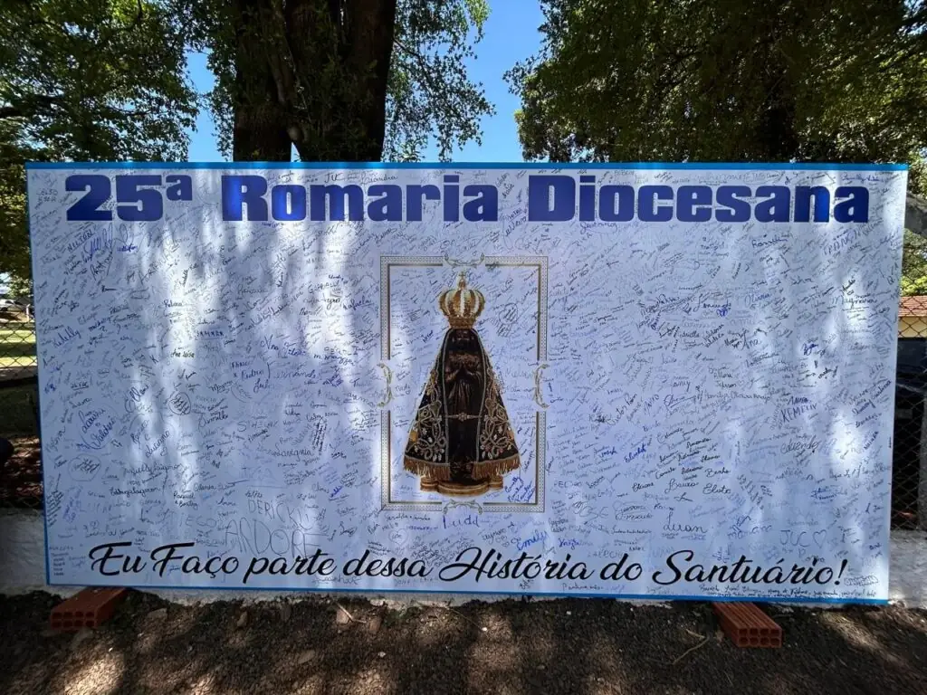 Romaria Diocesana de Nossa Senhora Aparecida reúne uma multidão de fiéis no Santuário Diocesano Romaria Diocesana de Nossa Senhora Aparecida reúne uma multidão de fiéis no Santuário Diocesano
