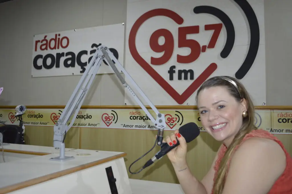 Entendendo a Depressão Infantil: Uma Conversa com a Dra. Priscila Dossi Entendendo a Depressão Infantil: Uma Conversa com a Dra. Priscila Dossi