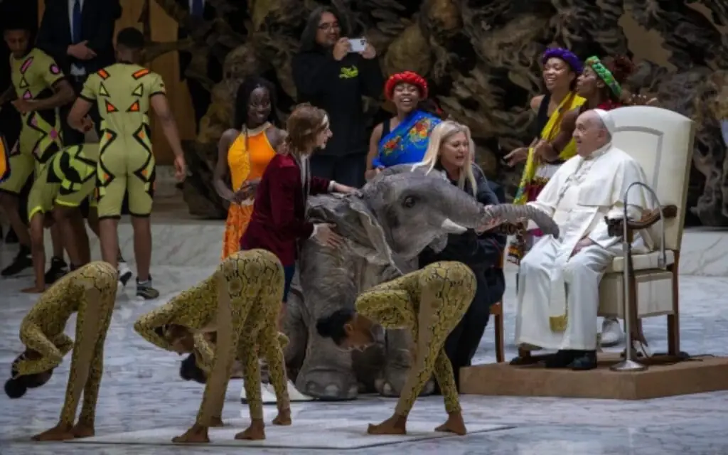 As crianças são um presente de Deus, diz papa ao denunciar exploração infantil As crianças são um presente de Deus, diz papa ao denunciar exploração infantil