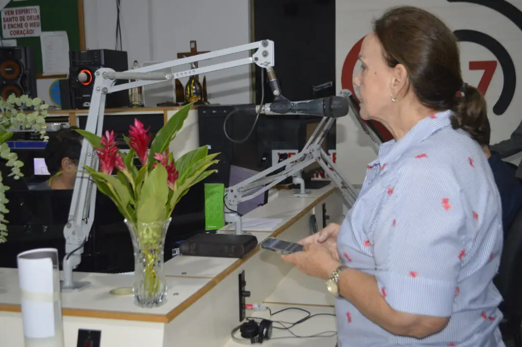 Pe. Welinton Costa preside sua 1° missa na Rádio Coração Pe. Welinton Costa preside sua 1° missa na Rádio Coração