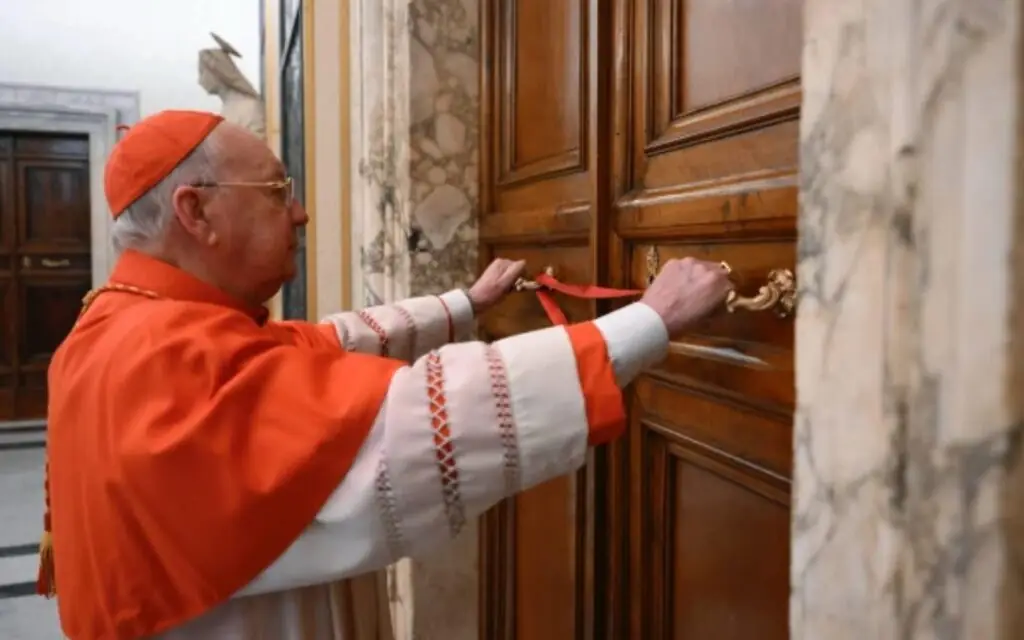 Camerlengo da Igreja sela quartos do papa Francisco na Casa Santa Marta Camerlengo da Igreja sela quartos do papa Francisco na Casa Santa Marta
