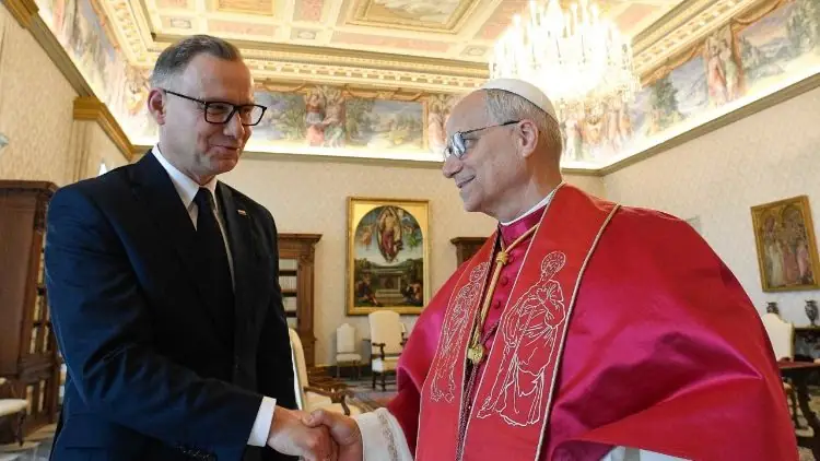 O encontro com o presidente do país, Andrzej Duda, foi na manhã desta quinta-feira (03/07), no Vaticano. Na pauta com a Secretaria de Estado, o apreço recíproco pelas sólidas relações bilaterais e a atenção especial à guerra na Ucrânia.