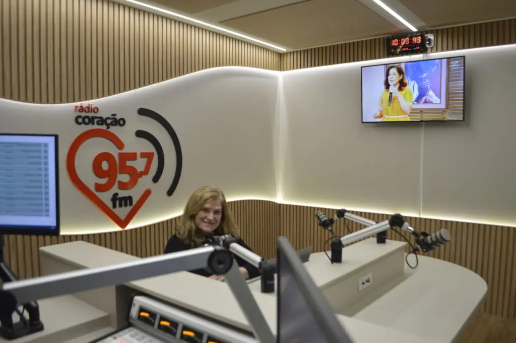 Rádio Coração inaugura novo e moderno estúdio Rádio Coração inaugura novo e moderno estúdio