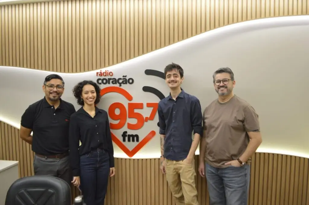 Rádio Coração lamenta profundamente a perda do Padre Alexsandro Lima Foto do último programa Ponto de Vista apresentado pelo padre AlexSandro 08/11.