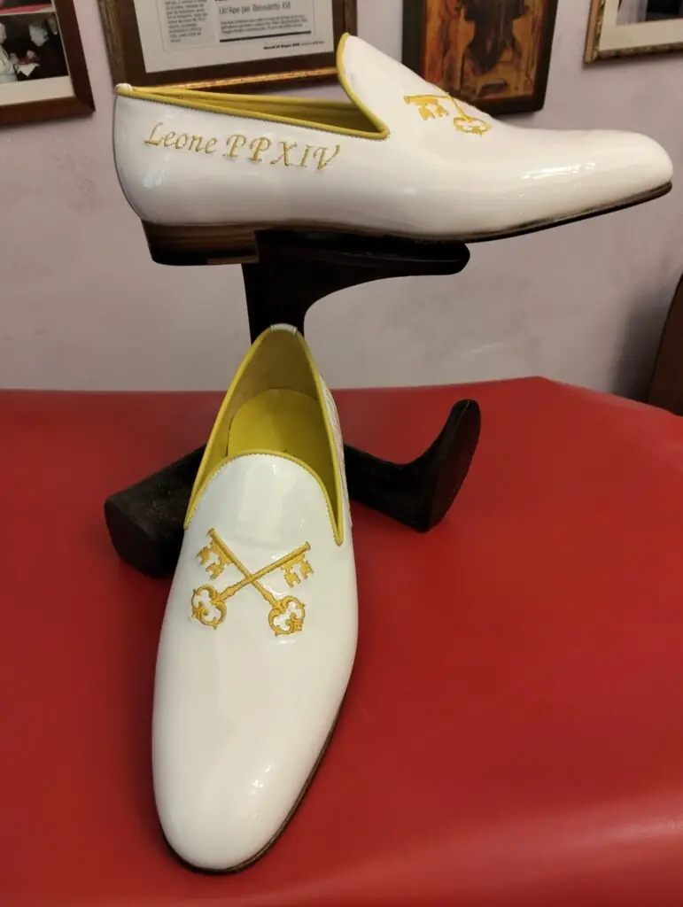 Leão XIV é um homem simples que só quis sapatos pretos, diz sapateiro dos papas