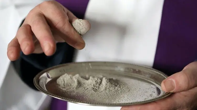 Nas saudações na Audiência Geral desta quarta-feira (18/02), Leão XIV exorta a viver este tempo forte rezando “para chegar, interiormente renovados, à celebração do grande mistério da Páscoa de Cristo”. Aos fiéis de língua portuguesa reforçou: 